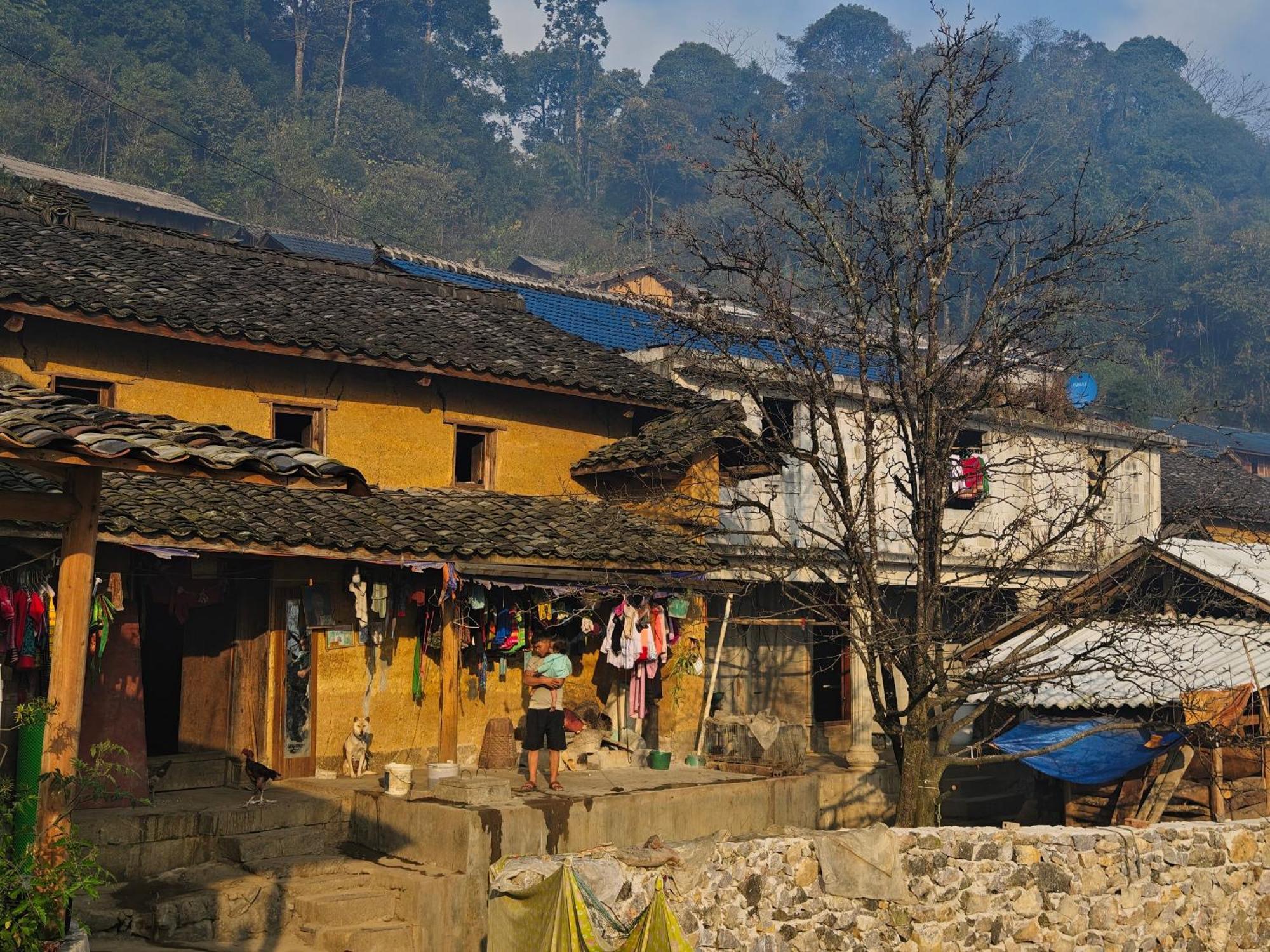 Nha Co Lao Xa Homestay Hmong & Bungalow Air Conditioner Dong Van  Luaran gambar
