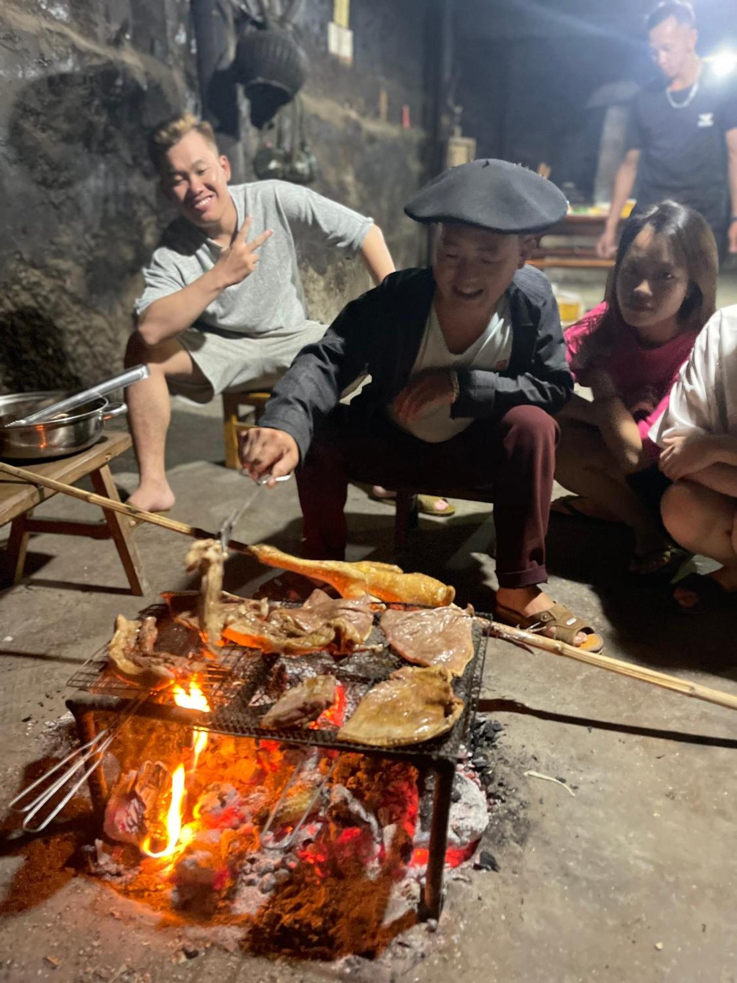 Nha Co Lao Xa Homestay Hmong & Bungalow Air Conditioner Dong Van  Luaran gambar
